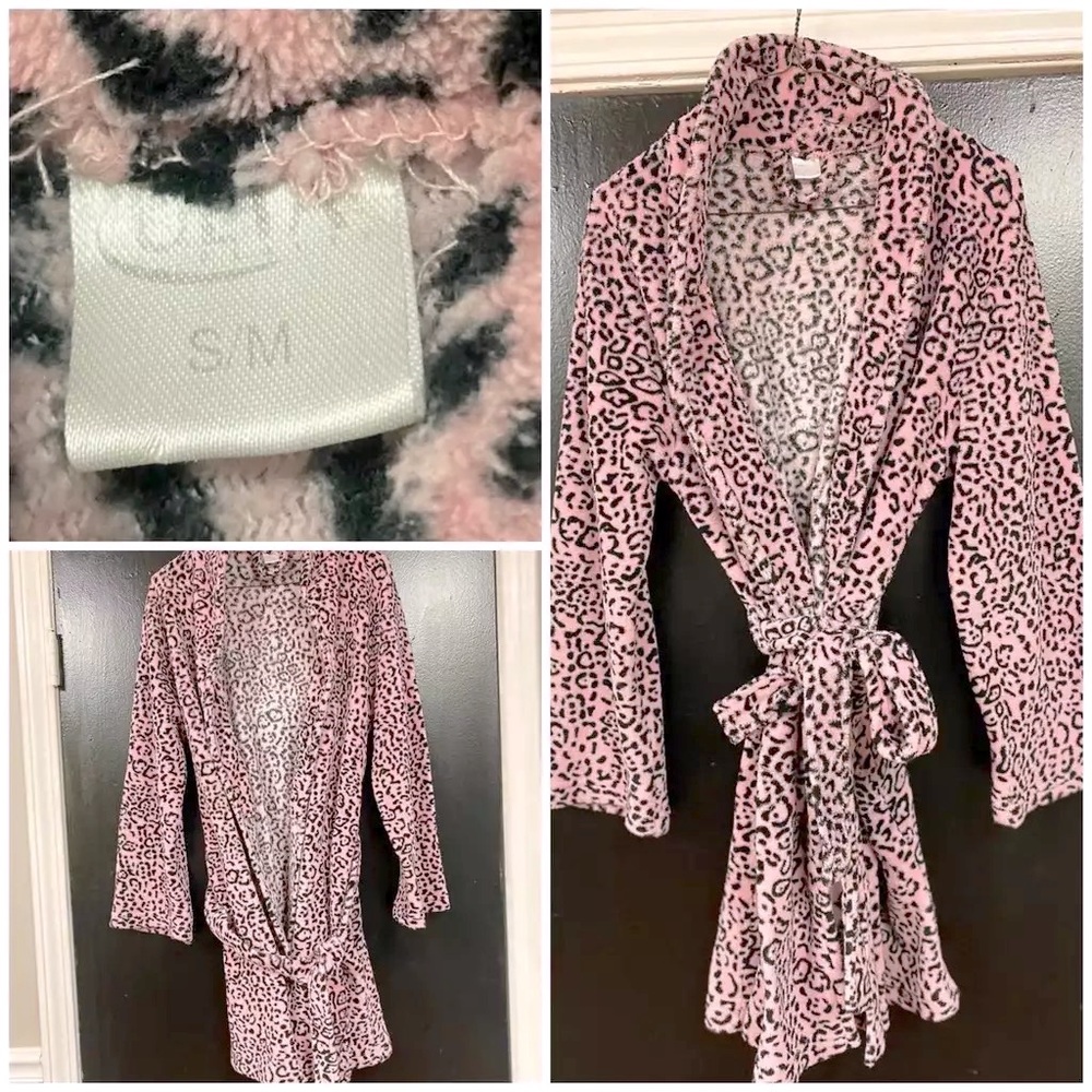 Ulta S/M plush fleece Pink leopard bath robe, like new